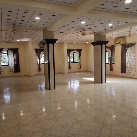 Grand Galaxy Hotel Krishna ナーシク エクステリア 写真